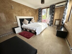 Villa | 5 bedrooms, soundproofing, free WiFi, bed sheets - Villa in the Heart of Marrakech (Marrakech)
