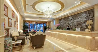 Vienna Zhihao Hotel (Chengdu Kuanzhai Alley Zizhuhan Road East Subway Station)