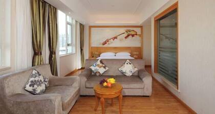 Vienna Zhihao Hotel (Chengdu Kuanzhai Alley Zizhuhan Road East Subway Station)