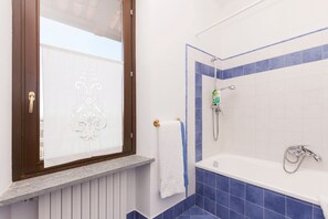 House, Smoking | 2 bedrooms, soundproofing - The Bread Oven House (Trezzo Tinella)