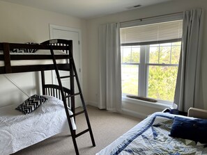 5 bedrooms, iron/ironing board, free WiFi
