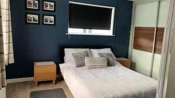 2 bedrooms, iron/ironing board, bed sheets