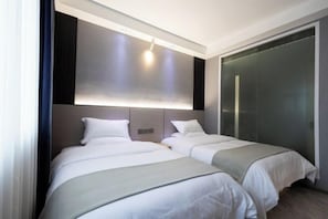 A hotel room with two beds, a large mirror, and a sliding glass door. - Mitian Business Motel (Ningbo)