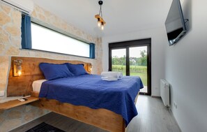 3 bedrooms, in-room safe, iron/ironing board, travel cot - Beautiful home in Igrisce (Igrisce)