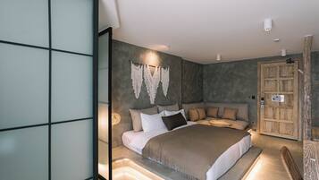 Free minibar items, desk, blackout drapes, free WiFi
