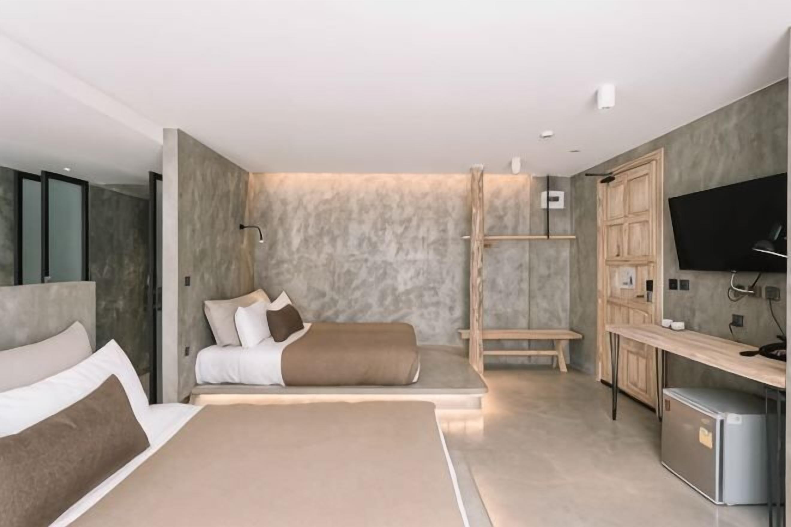 Free minibar items, desk, blackout curtains, free WiFi