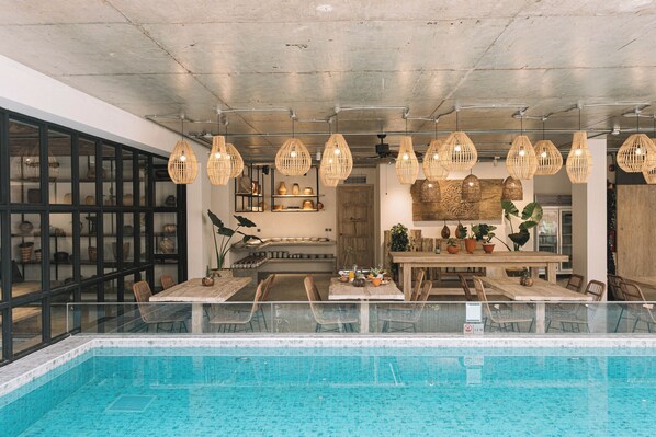 Indoor pool - Glory Wabi Sabi Hotel (Chiang Mai)