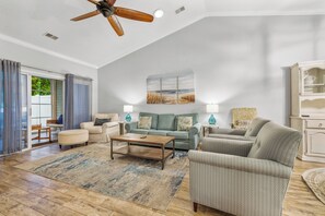 TV - TB 86A Updated 3/bed 2/bath Garden home in True Blue (Pawleys Island)