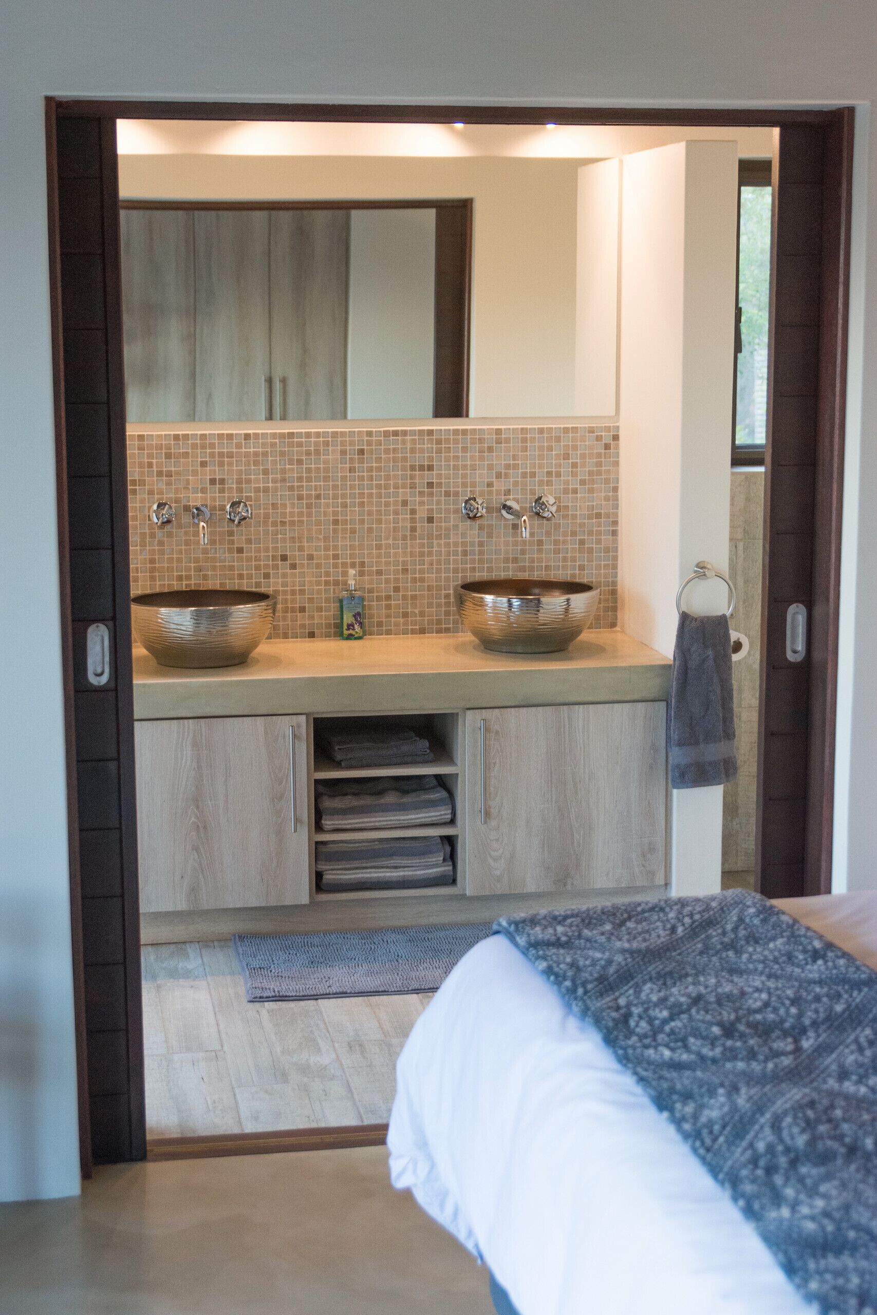 2 chambres, fer et planche à repasser, Wi-Fi gratuit, draps fournis