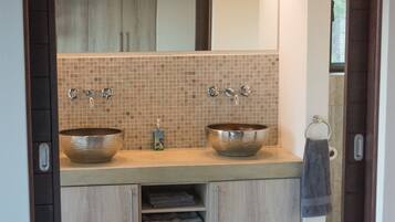 2 chambres, fer et planche Ă repasser, Wi-Fi gratuit, draps fournis