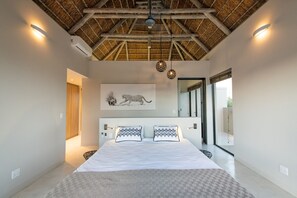 Room - Villa Gemoedsrus: design villa with magnificent views (Hoedspruit)