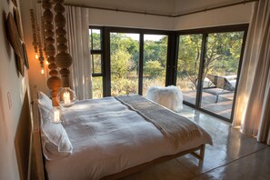 3 bedrooms, in-room safe, iron/ironing board, free WiFi - Villa Aloë Vera: Breathtaking design & wellness villa in the South African bush (Hoedspruit)