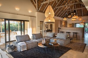 TV, fireplace - Villa Aloë Vera: Breathtaking design & wellness villa in the South African bush (Hoedspruit)