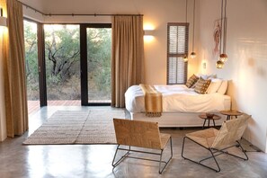 4 bedrooms, iron/ironing board, free WiFi, bed sheets - Villa Scarabee: Wonderful luxury villa in the middle of nature (Hoedspruit)