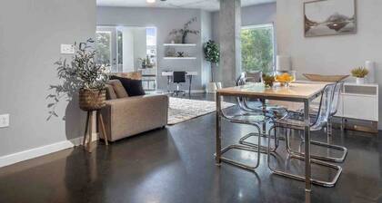 Lovely 2BD 2BTH Thorton Park Condo w/ secure parking