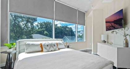 Lovely 2BD 2BTH Thorton Park Condo w/ secure parking