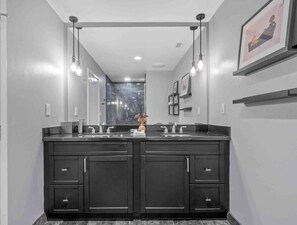 Interior - Lovely 2BD 2BTH Thorton Park Condo w/ secure parking (Orlando)