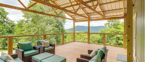 House (4 Bedrooms) | Terrace/patio