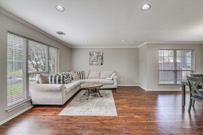 House (4 Bedrooms) | Interior