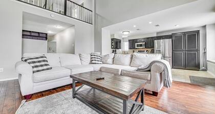 10 Mi to Lake Lewisville: Carrollton Home w/ Pool