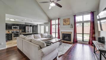 Maison (4 Bedrooms) | Coin séjour | Télévision