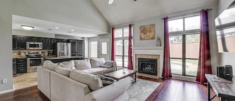 Maison (4 Bedrooms) | Coin séjour | Télévision