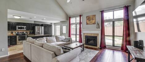 House (4 Bedrooms) | Front of property