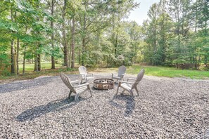 Apartment (0 Bedroom) | Interior - Couples Cabin in Broken Bow ~ 5 Mi to Downtown! (Broken Bow)