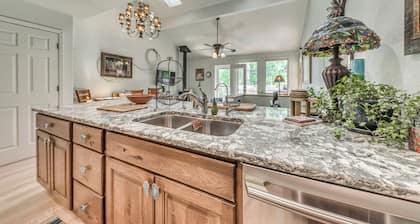 Cloudcroft Townhome on Golf Course w/ Deck!