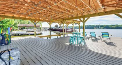 Screened Deck & Dock: Waterfront Lake Anna Home!