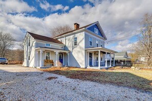 Interior - Walk to Memorial Park: Pet-friendly Bethlehem Home (Bethlehem)