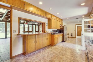 House (6 Bedrooms) | Interior