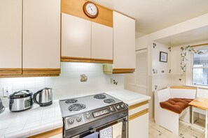 House (5 Bedrooms) | Interior