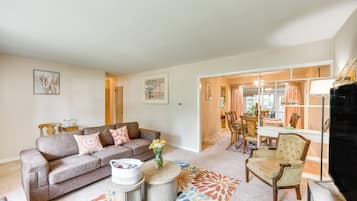 House (5 Bedrooms) | Interior