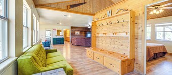 Riverfront Brady Retreat on 25 Acres!