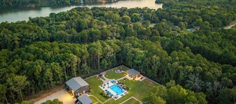 Poolside Paradise for Grown-Ups – Hot Tub, Fire Pit, and Chill Vibes Home 2