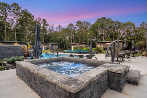 Poolside Paradise for Grown-Ups – Hot Tub, Fire Pit, and Chill Vibes Home 2