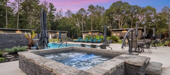 Poolside Paradise for Grown-Ups – Hot Tub, Fire Pit, and Chill Vibes Home 2