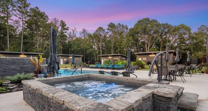 Poolside Paradise for Grown-Ups â Hot Tub, Fire Pit, and Chill Vibes Home 2