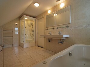 Villa | Badezimmer
