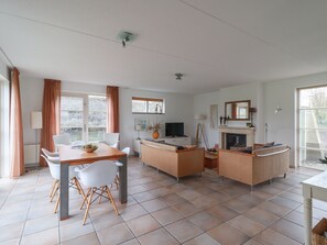 Private kitchen - Thatched Villa With Bath in a Holiday Park (Makkum)