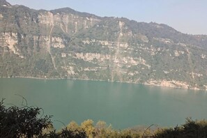 A lake surrounded by cliffs. - Qingya Inn on the West Grand Canyon Hot Spring (Shuifu)