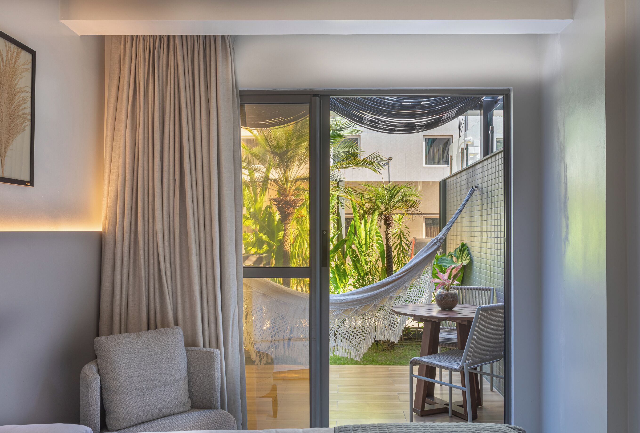 Habitación superior con 1 cama doble o 2 individuales, vistas al jardín | Terraza o patio