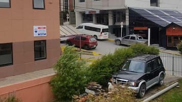 Caja de seguridad en la habitación y escritorio