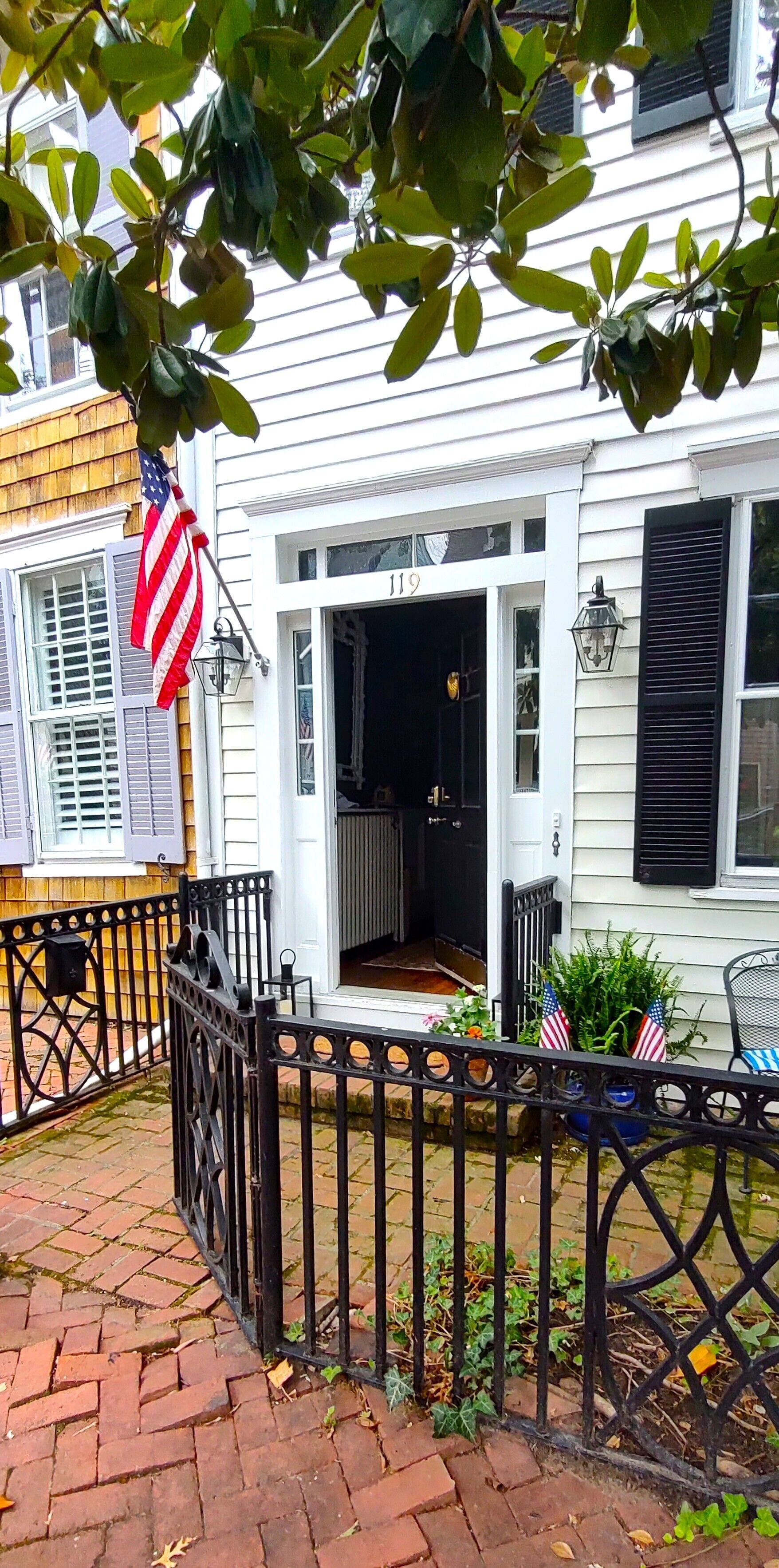 Magnolia Harbor Retreat - 4 BR/3BA HISTORIC DOWNTOWN ANNAPOLIS- QUIET STREET