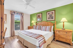 2 chambres, bureau, fer et planche à repasser, lit de bébé portatif