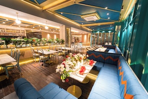 Free daily buffet breakfast  - The All-Suite Pentacity Hotel Balikpapan (Balikpapan)