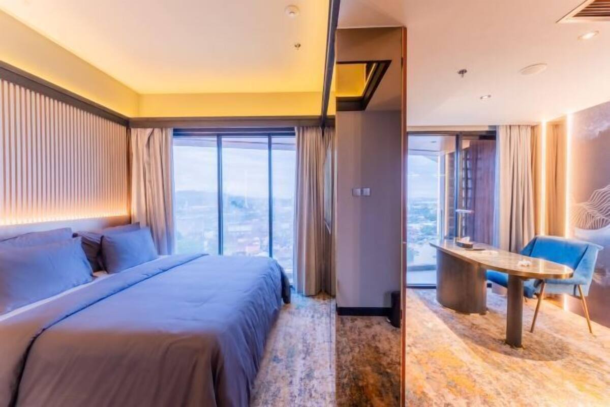 Luxe beddengoed, een minibar met enkele gratis items