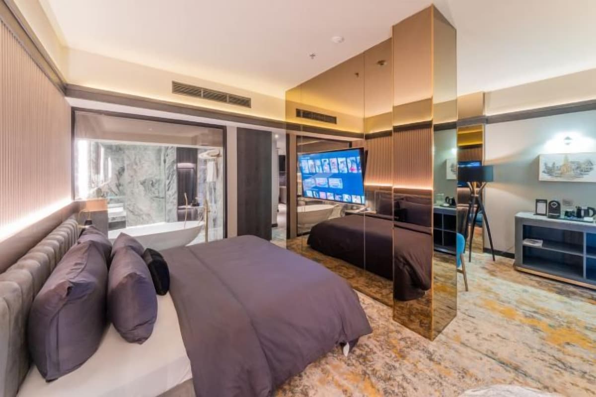 Premium bedding, free minibar items, in-room safe, desk