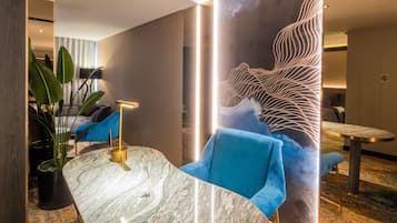 Suíte executiva, 1 cama King, para não fumantes, sacada | Cozinha privada | Frigobar, máquina de café expresso, cafeteira/chaleira